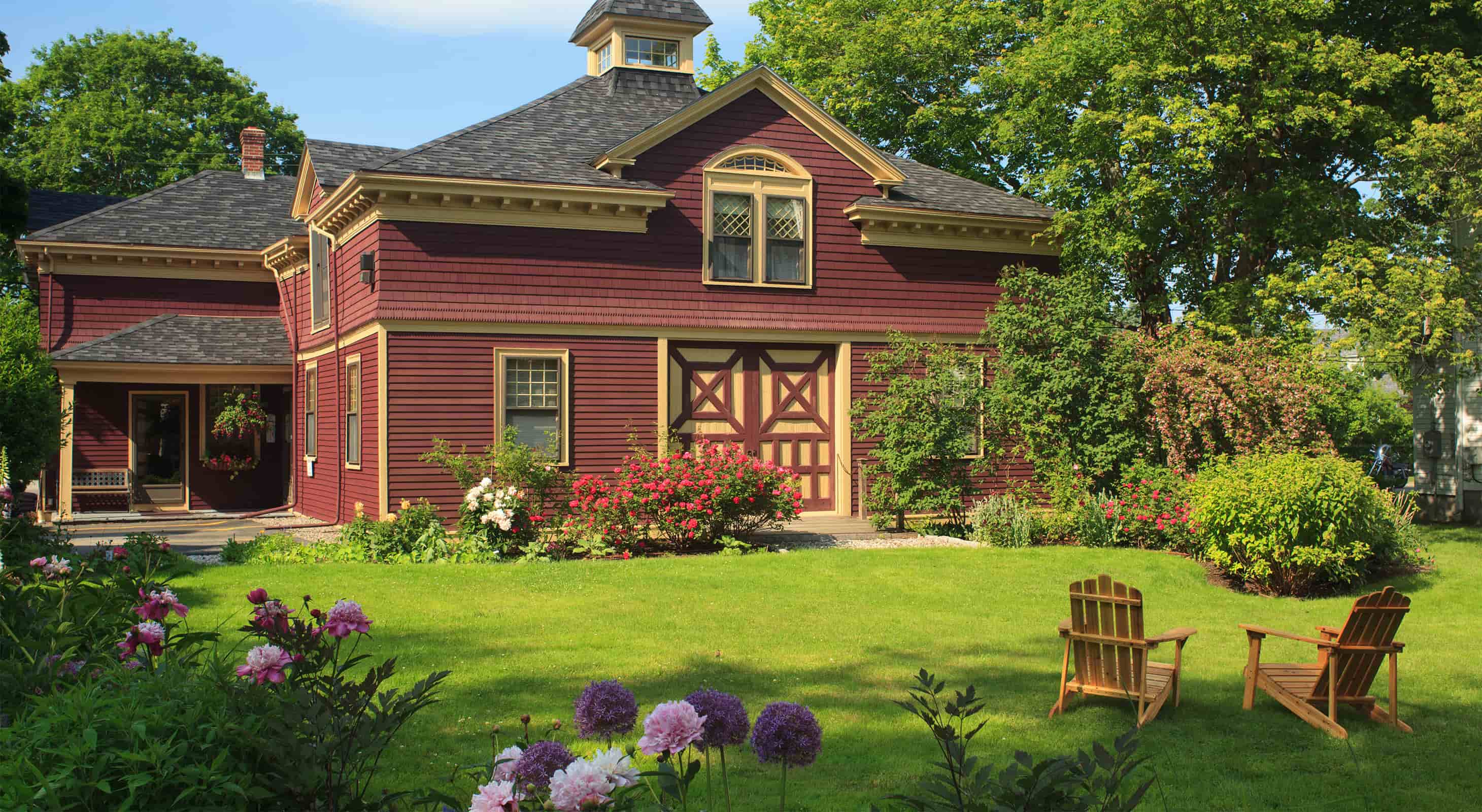 Lawn of Berry Manor Inn