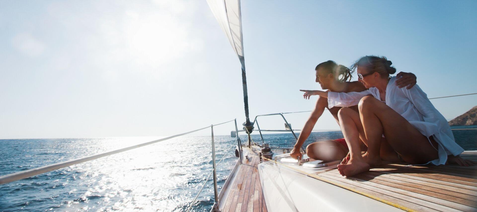 Couple sailing with the sun shining brightly